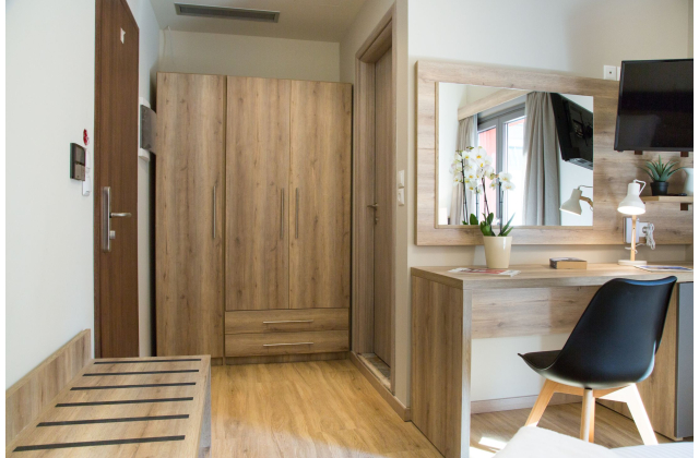  Superior &Delta;ί&kappa;&lambda;&iota;&nu;&omicron; &Delta;&omega;&mu;ά&tau;&iota;&omicron; &mu;&epsilon; 2 &mu;&omicron;&nu;ά &kappa;&rho;&epsilon;&beta;ά&tau;&iota;&alpha;